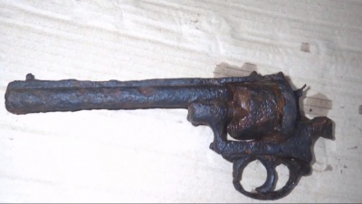 Old unknown revolver 04.JPG