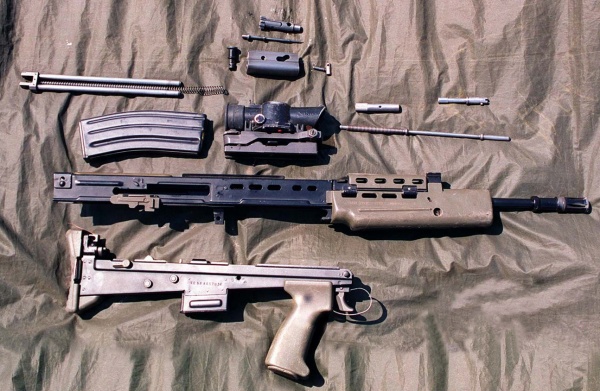 SA-80 rifle stripped 1996.jpg