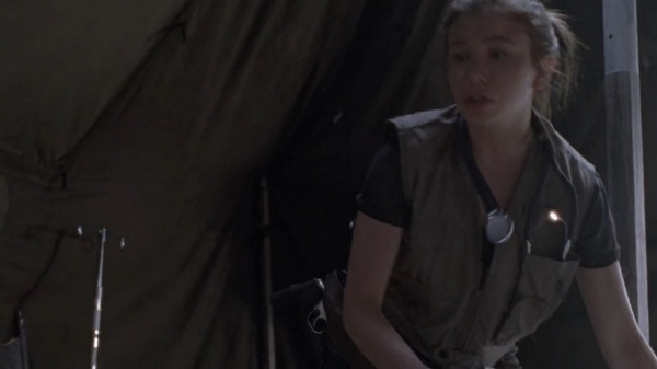 Enid (Katelyn Nacon) with a holsted revolver in "Bridge" (S9E02).