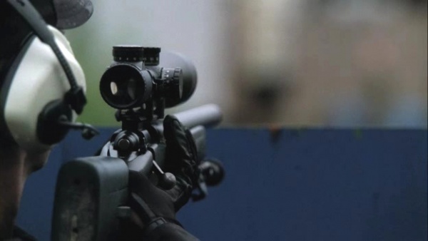Fringe s02e07 snipers 3.jpg