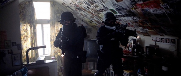 Cell-SWAT MP5WlightsA.jpg