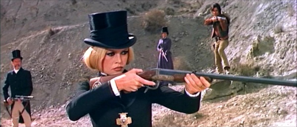 Brigitte Bardot-Carbine.jpg